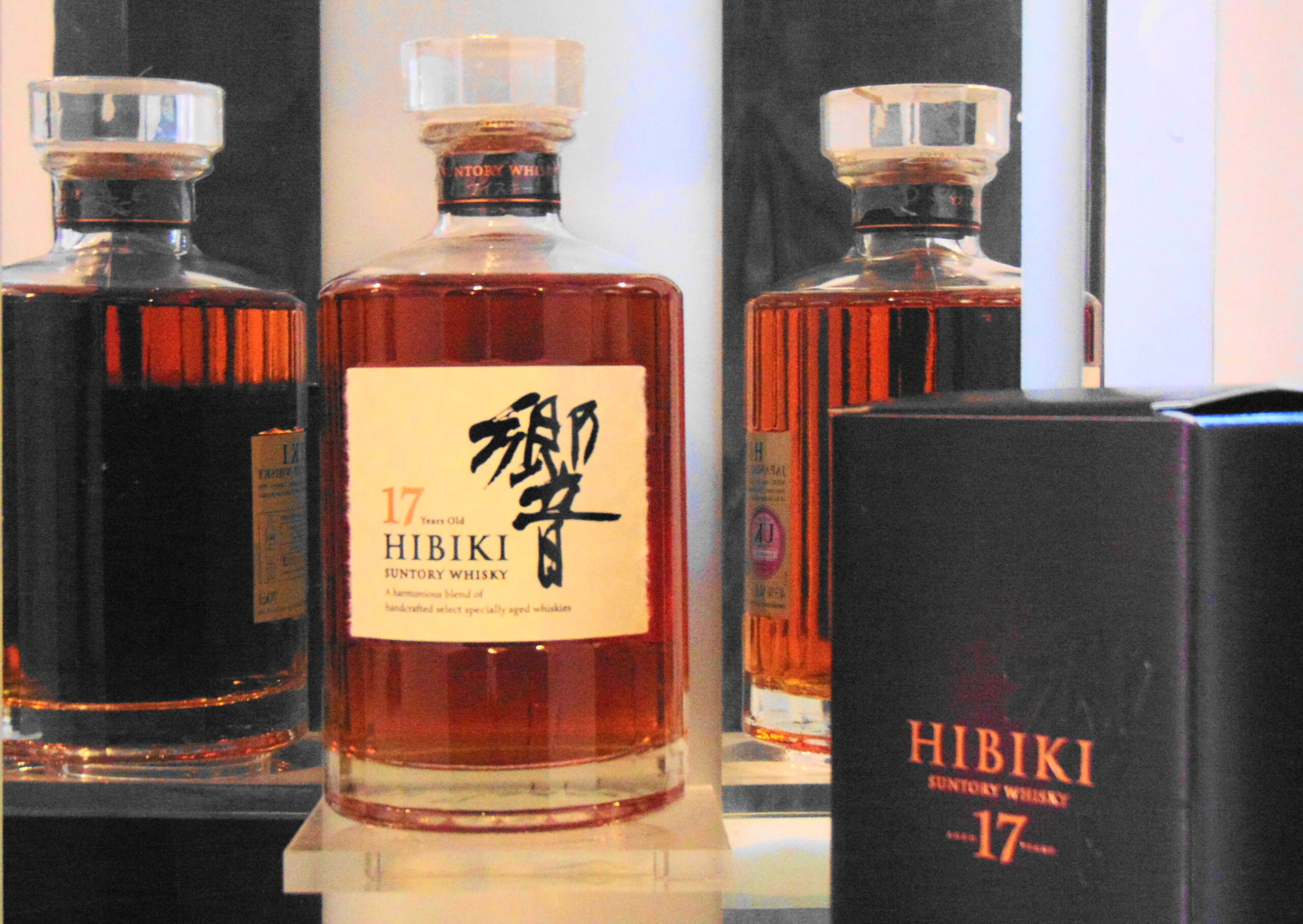 DSC00598.jpg HIBIKI 17 YEAR OLD SUNTORY JAPANESE BLENDED WHISKY