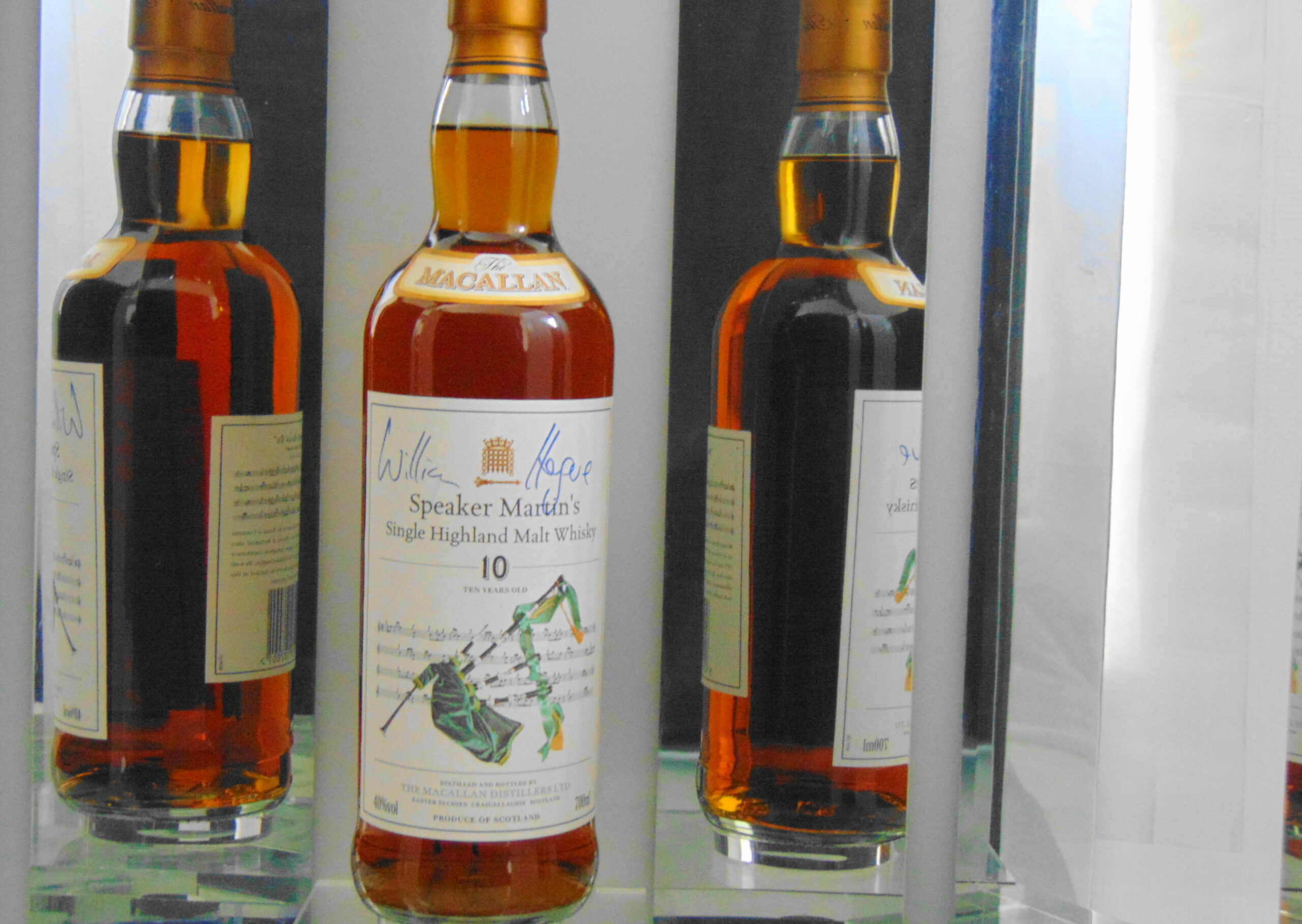DSC00668.jpg MACALLAN 10YO SPEAKER MARTIN'S SIGNED BY WILLIAM HAGUE