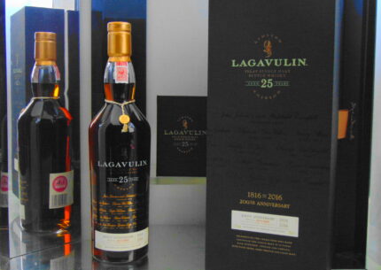 LAGAVULIN 25 YEAR OLD 200TH ANNIVERSARY RELEASE SINGLE MALT WHISKY