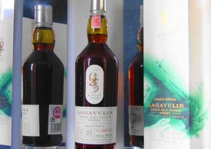 LAGAVULIN 21 YEAR OLD 1991 VINTAGE NATURAL CASK STRENGTH WHISKY