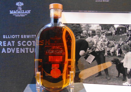Macallan (MOP) Elliott Erwitt's The Dogs Print 22 Single Cask  #9439